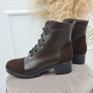 Черевики коричневі жіночі шкіряні на стійких підборах, декоровані замшевими вставками 