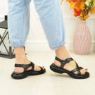 Босоніжки жіночі шкіряні на потовщеній підошві. Колір чорний