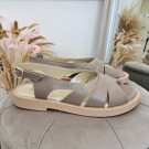 Босоніжки шкіряні жіночі на низькому ходу. Колір візон